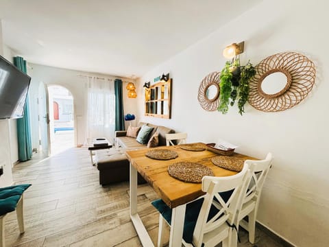 Seating area, Dining area