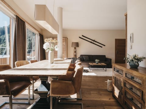 Living room, Seating area, Dining area