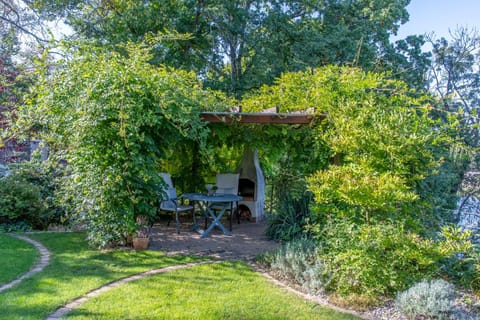 Patio, BBQ facilities, Garden