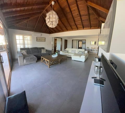 Villa Piscine Jacuzzi Puerto Del Carmen Villa in Puerto del Carmen