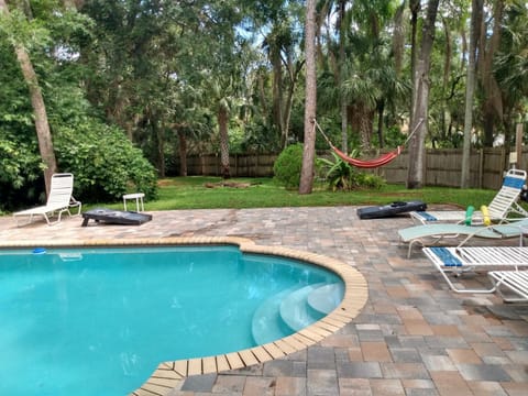 Poolhouse House in Town N Country