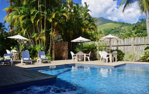 Garden, Seating area, Swimming pool