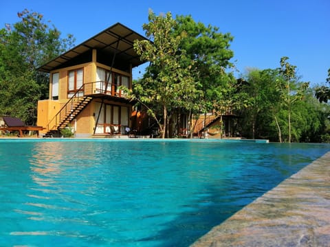 Property building, Garden view, Pool view, Swimming pool