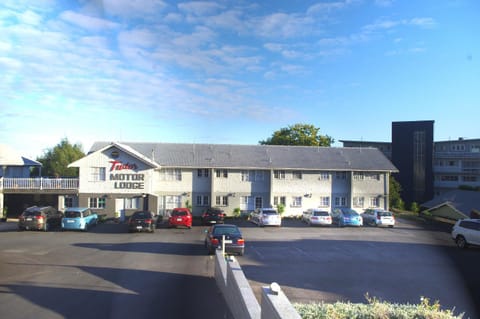 Property building, Facade/entrance, Day, Parking