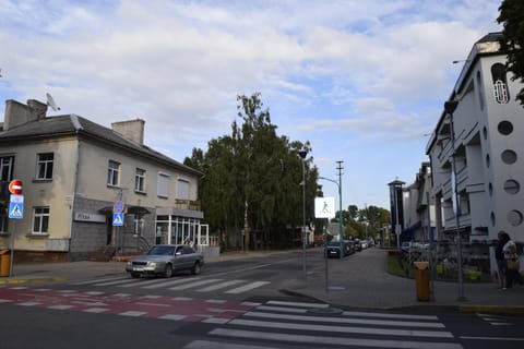 Off site, Location