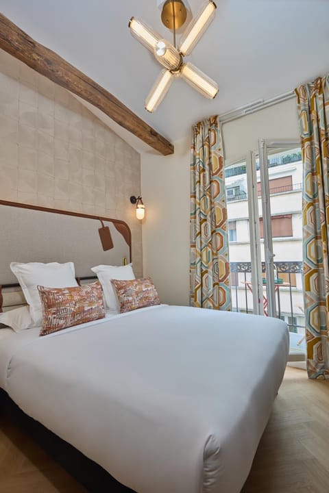 Bed, View (from property/room), Balcony/Terrace, Photo of the whole room, Bedroom, City view