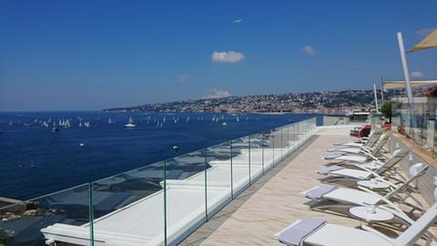 Lounge or bar, Area and facilities