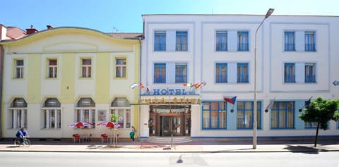 Property building, Facade/entrance, Location