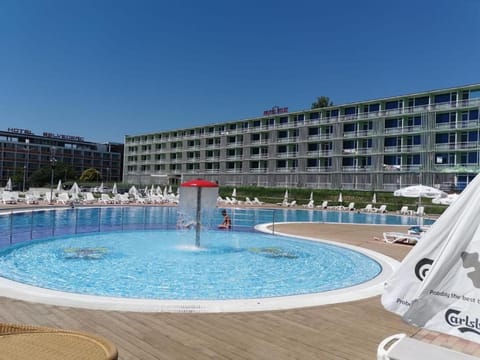 Swimming pool, Swimming pool