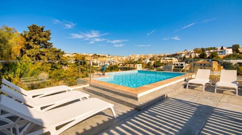Day, Natural landscape, Pool view, Swimming pool, sunbed