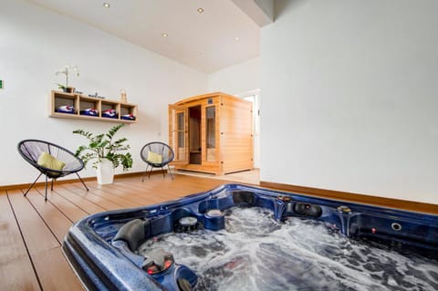 Hot Tub, Sauna, Sauna