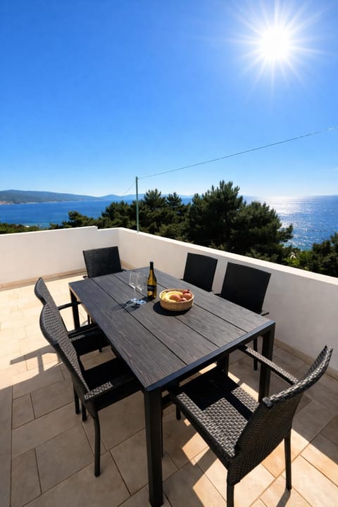 Natural landscape, View (from property/room), Balcony/Terrace, Seating area, Sea view