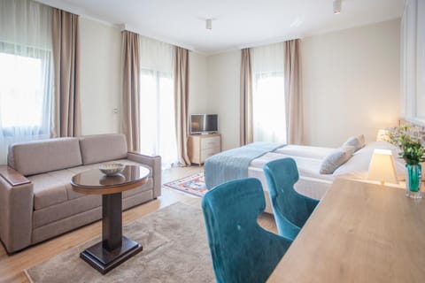 Bed, Seating area, Dining area, Bedroom