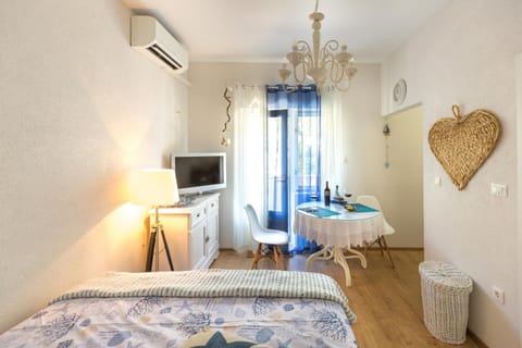 Seating area, Bedroom