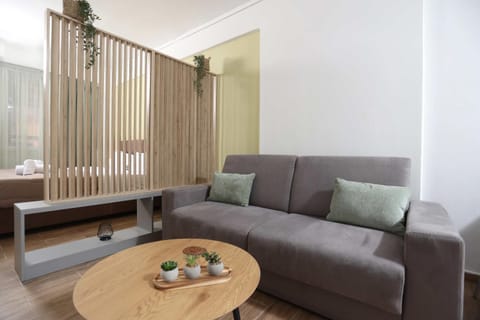 Downtown Seaside Studios Apartment in Thessaloniki