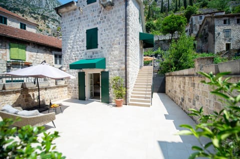 Patio, Facade/entrance