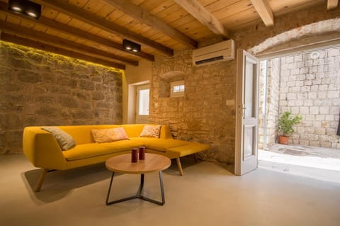 Living room, Seating area, air conditioner