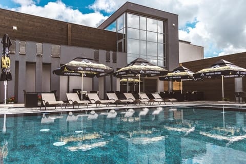 Swimming pool, Swimming pool