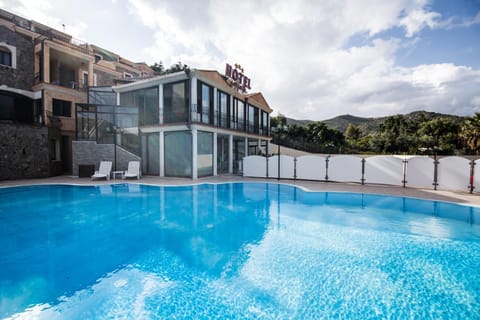 Facade/entrance, Bird's eye view, Swimming pool