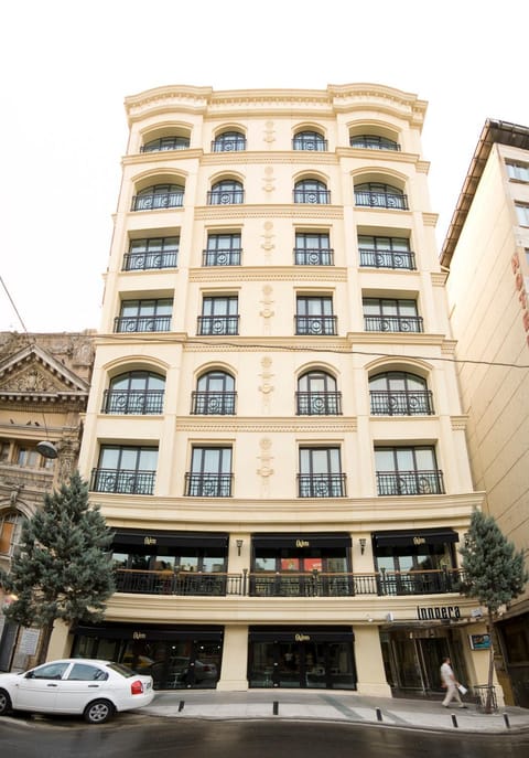 Facade/entrance, Bird's eye view