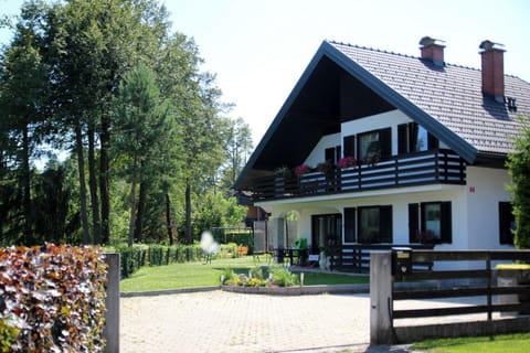 Property building, Facade/entrance, Natural landscape, Garden, Garden view