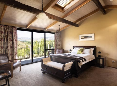 Bed, Garden, Seating area, Bedroom, Mountain view