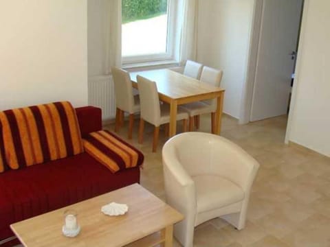 Photo of the whole room, Dining area