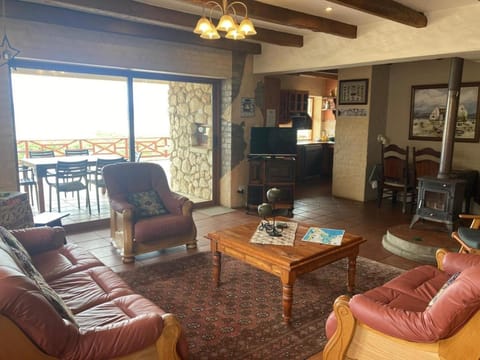 Communal lounge/ TV room, TV and multimedia, Living room, Seating area