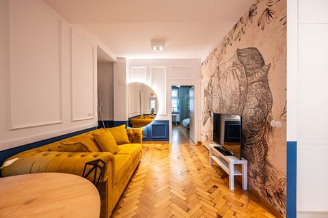 Communal lounge/ TV room, TV and multimedia, Living room, Seating area, Evening entertainment