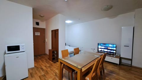 TV and multimedia, Dining area