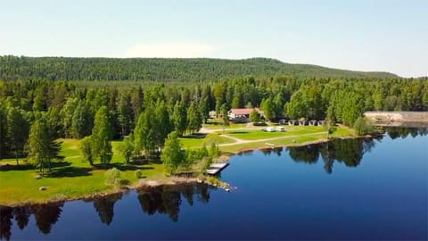 Restaurant/places to eat, Natural landscape, Bird's eye view, BBQ facilities, Fishing, Table tennis, Beach, Canoeing, Communal kitchen, Lake view, Landmark view, River view