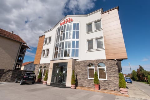 Hotel Stari Krovovi Hotel in Novi Sad