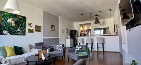 Living room, Lounge or bar
