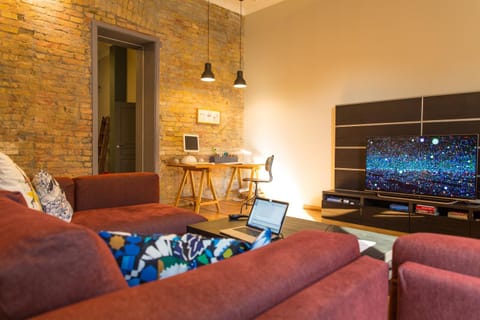 TV and multimedia, Living room, Seating area, Family