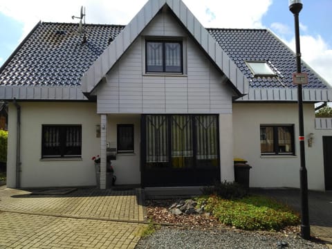 Property building, Facade/entrance, Parking