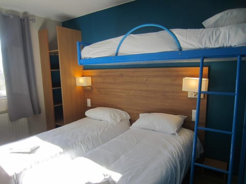 Bed, Photo of the whole room, Bedroom, bunk bed