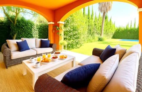 Garden, Dining area, Food, Garden view, Pool view