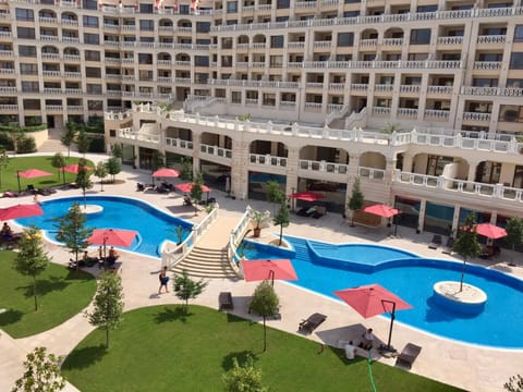 Patio, Swimming pool, Swimming pool