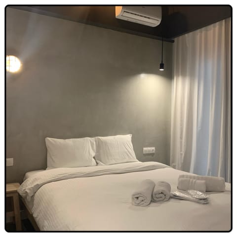 Bed, Bedroom, towels, air conditioner