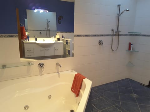 Bathroom, Text overlay