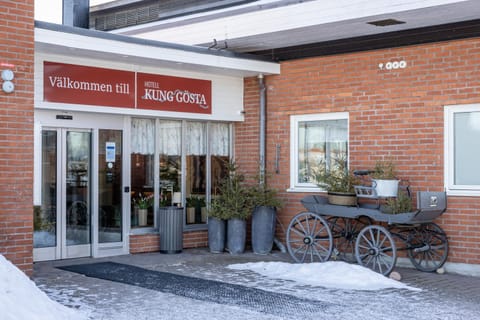 Facade/entrance