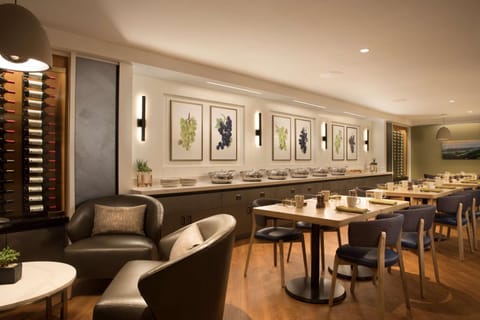 Restaurant/places to eat, Dining area, On site, Breakfast