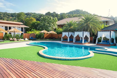 Seating area, Swimming pool