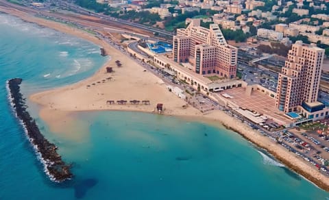 Property building, Nearby landmark, Day, Natural landscape, Bird's eye view, Beach, Evening entertainment, City view, Sea view, Location