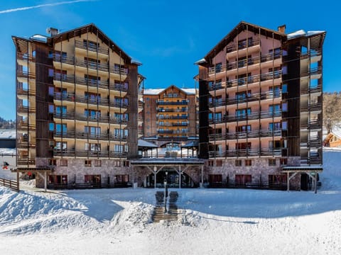 Facade/entrance, Winter
