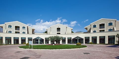 Facade/entrance, Garden