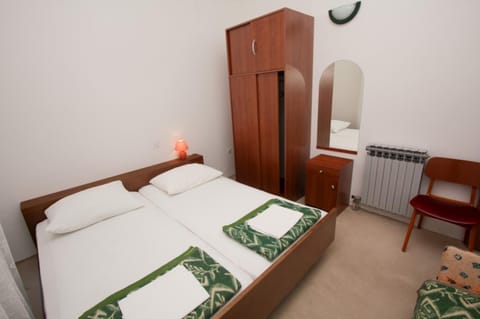 Bed, Bedroom, Area and facilities