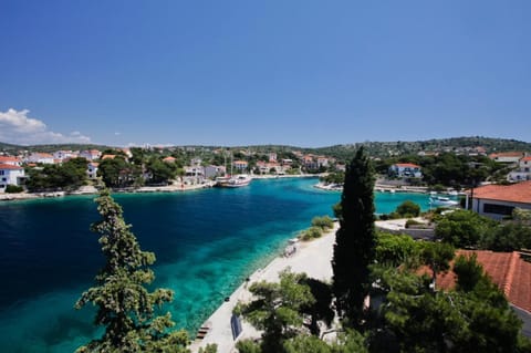 Property building, Facade/entrance, Off site, View (from property/room), Beach, City view, Sea view, Street view, Location