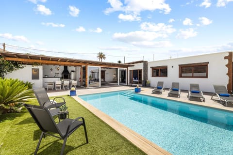 Day, Natural landscape, Garden, Garden view, Pool view, Swimming pool, sunbed