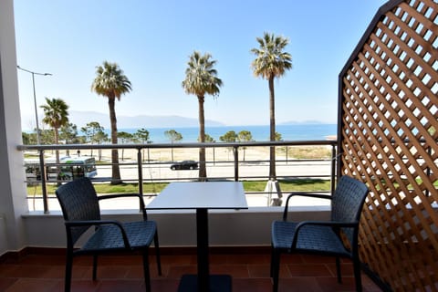 Natural landscape, View (from property/room), Balcony/Terrace, Seating area, Sea view
